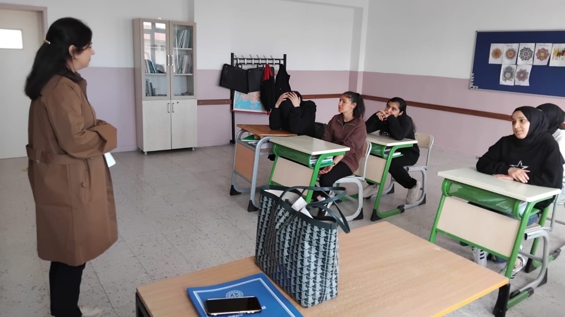 Dörtdivan Toplum Sağlığı Merkezi okulumuzda meslek tanıtımı yaptı.